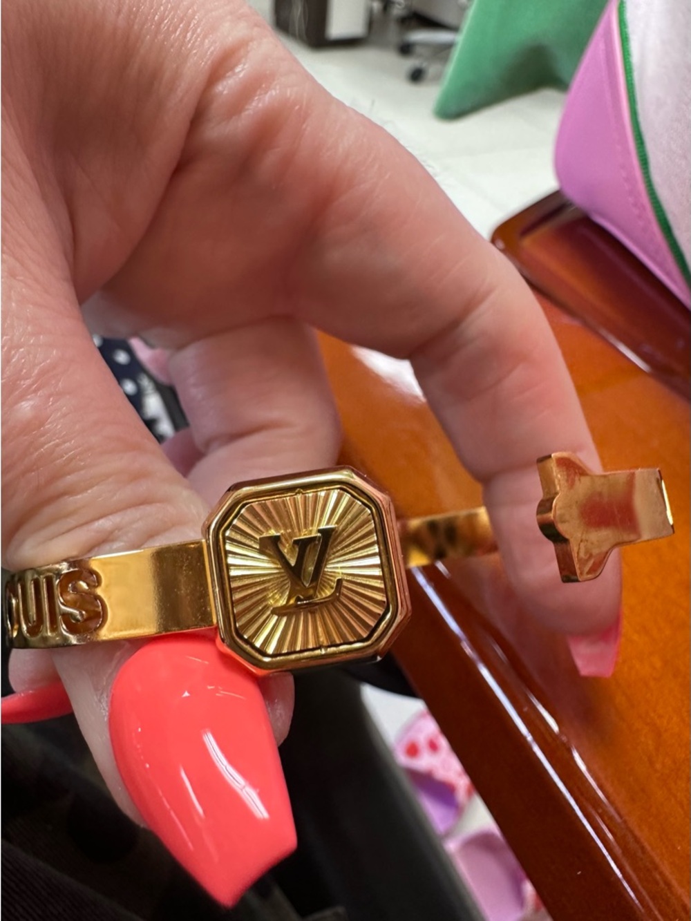 LV bracelet! Fashion. Great condition!